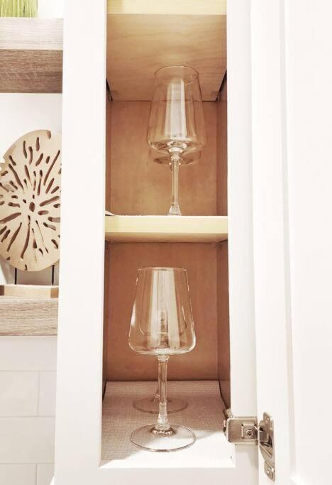 New Stylish Getaway- 5 Mil To Uptown/3 Smart Tvs! Appartement Charlotte Buitenkant foto