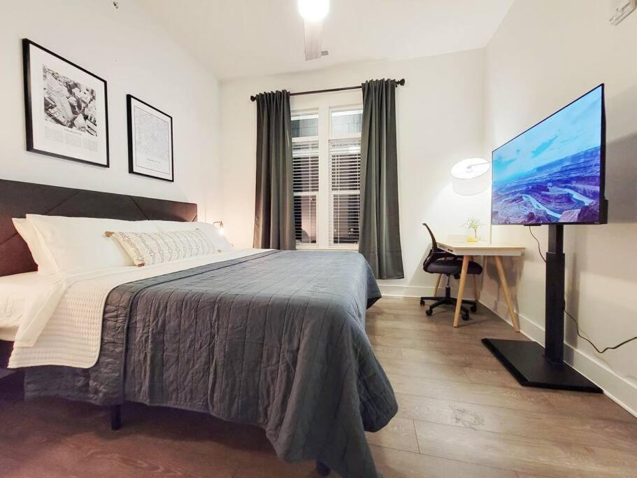 New Stylish Getaway- 5 Mil To Uptown/3 Smart Tvs! Appartement Charlotte Buitenkant foto