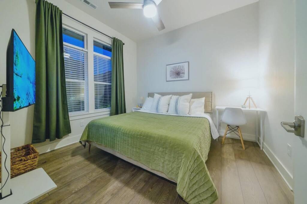 New Stylish Getaway- 5 Mil To Uptown/3 Smart Tvs! Appartement Charlotte Buitenkant foto