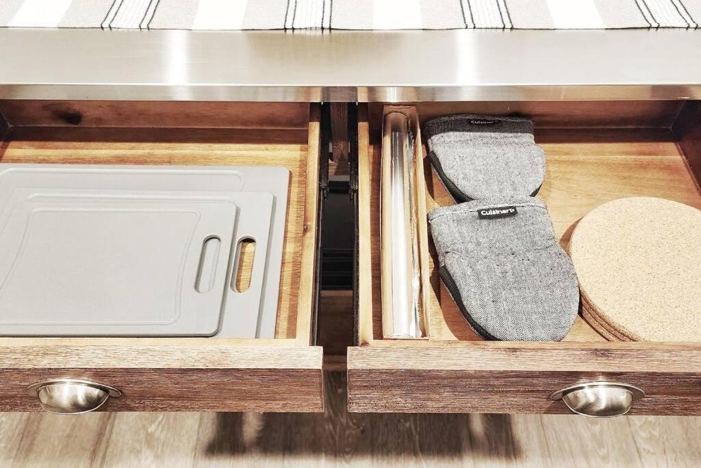 New Stylish Getaway- 5 Mil To Uptown/3 Smart Tvs! Appartement Charlotte Buitenkant foto