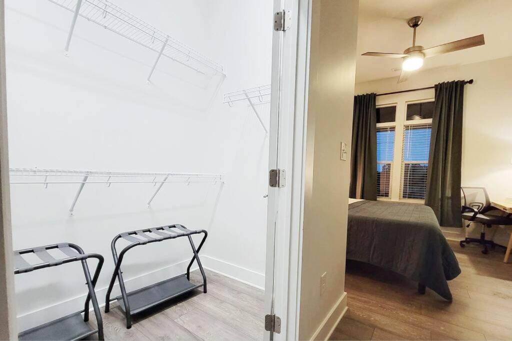 New Stylish Getaway- 5 Mil To Uptown/3 Smart Tvs! Appartement Charlotte Buitenkant foto