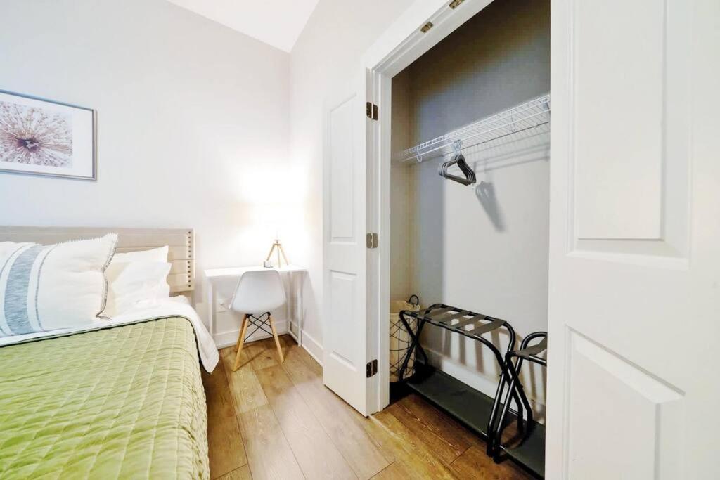 New Stylish Getaway- 5 Mil To Uptown/3 Smart Tvs! Appartement Charlotte Buitenkant foto