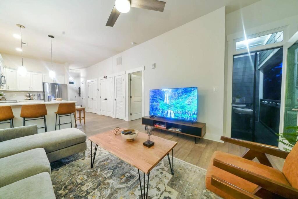 New Stylish Getaway- 5 Mil To Uptown/3 Smart Tvs! Appartement Charlotte Buitenkant foto