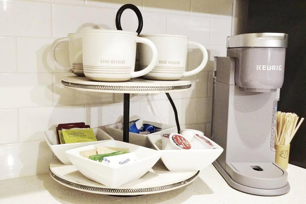 New Stylish Getaway- 5 Mil To Uptown/3 Smart Tvs! Appartement Charlotte Buitenkant foto