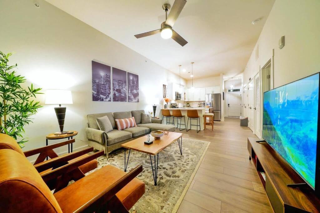 New Stylish Getaway- 5 Mil To Uptown/3 Smart Tvs! Appartement Charlotte Buitenkant foto